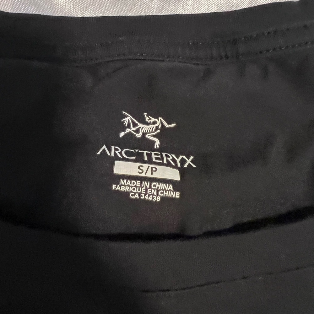 arc’teryx black t-shirt, super soft and breathable!